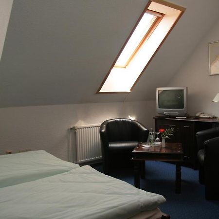 Hotel & Restaurant Zum Brunnen Jarmen Room photo